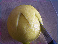 Tagliare un limone a fiore