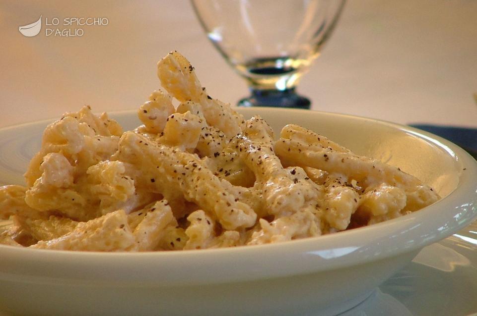 Ricetta - Pasta alla crema di noci - Le ricette dello spicchio d'aglio